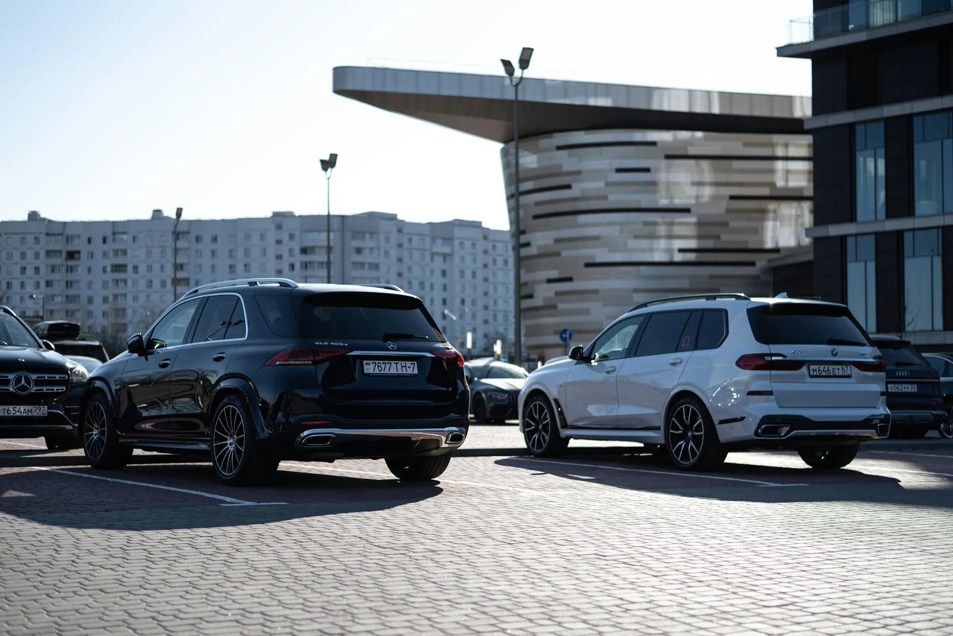 Best Luxury SUVs to Buy in the UAE in 2026: Range Rover vs GLE vs Cayenne vs X5