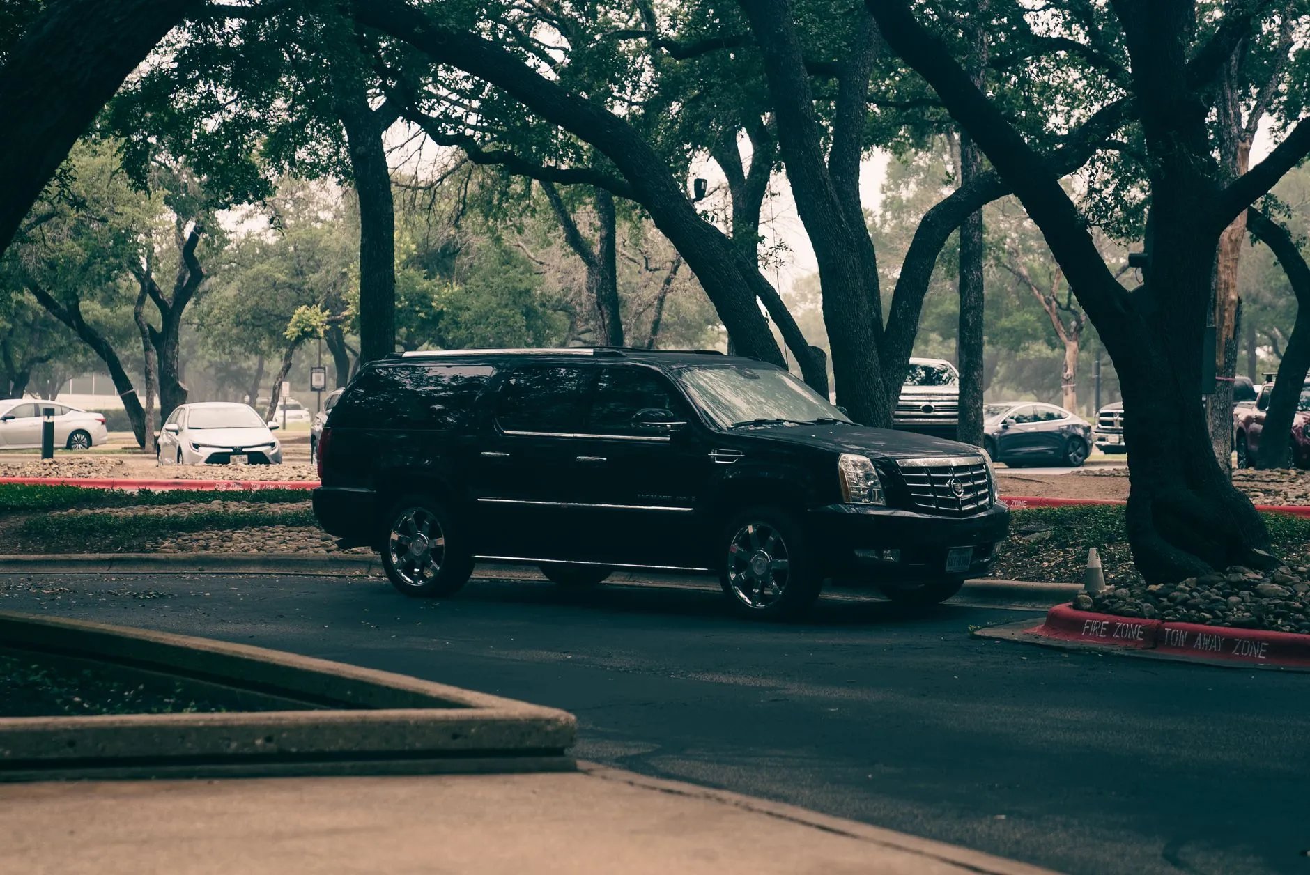 Cadillac Escalade-V vs Lincoln Navigator 2026: American Full-Size Luxury in the UAE