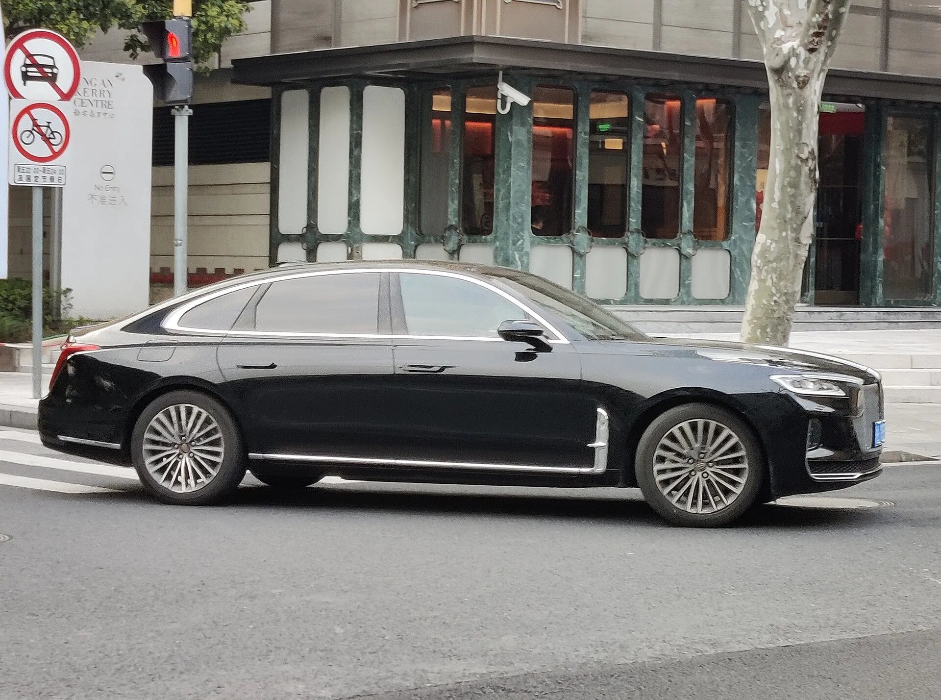 Hongqi in the UAE: E-HS9 Electric SUV and H9 Saloon Explained for Luxury Buyers in 2026