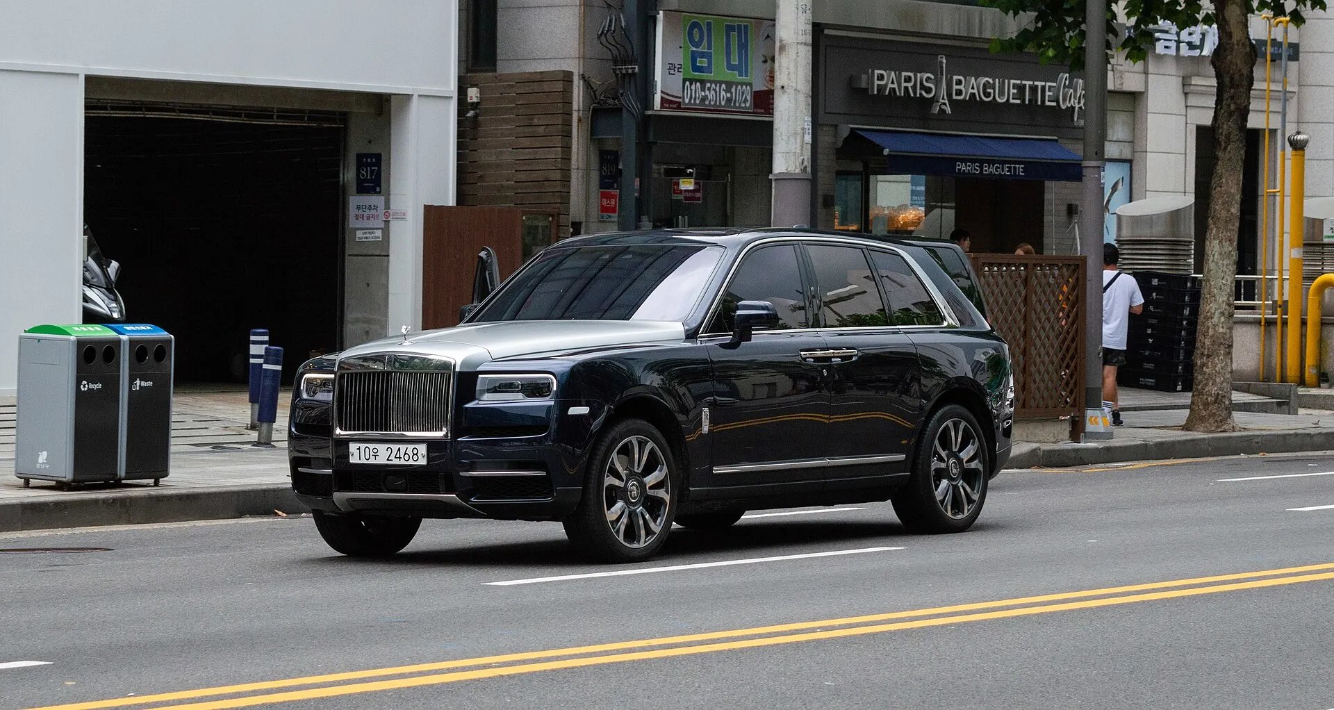 Rolls-Royce Cullinan vs Bentley Bentayga EWB: Which Ultra-Luxury SUV Holds Value in the UAE (2026)