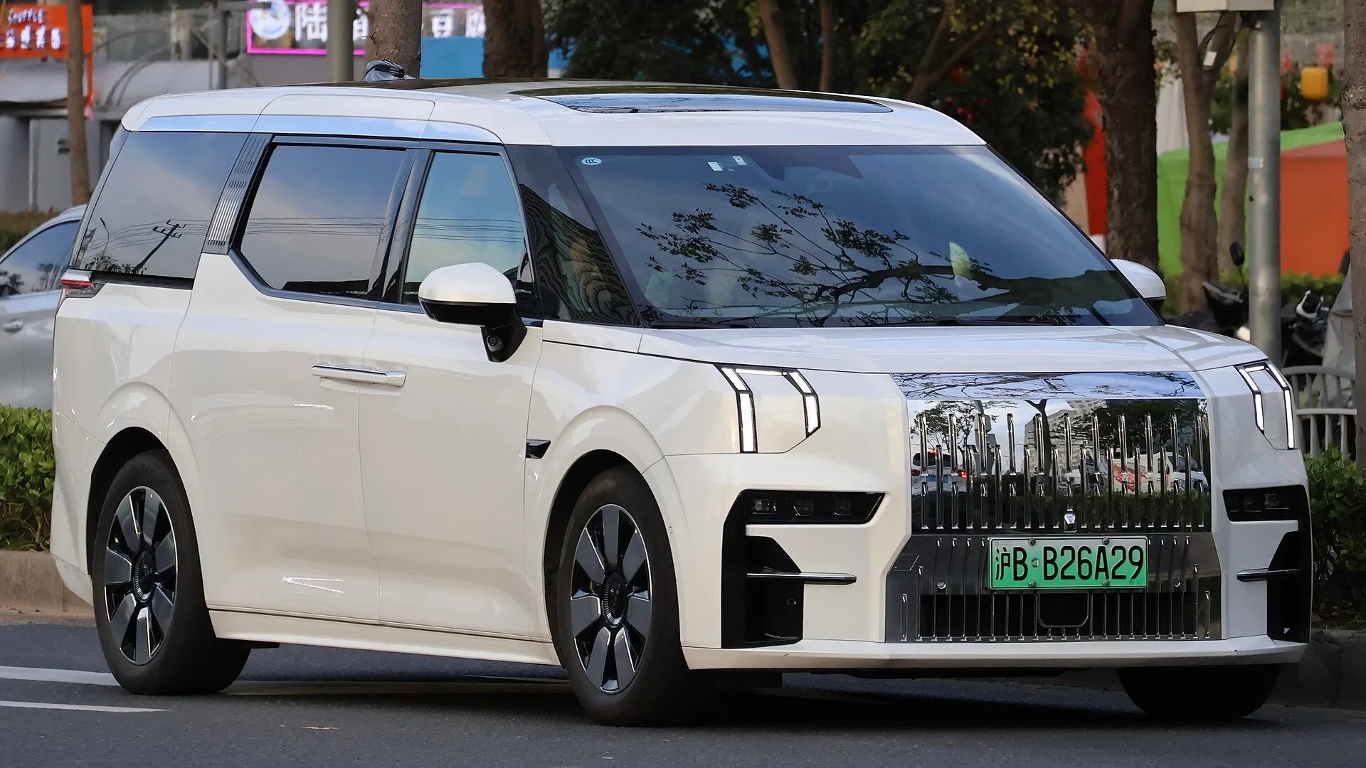 Zeekr 009: The Ultra-Luxury Electric MPV Redefining Premium Mobility in the UAE