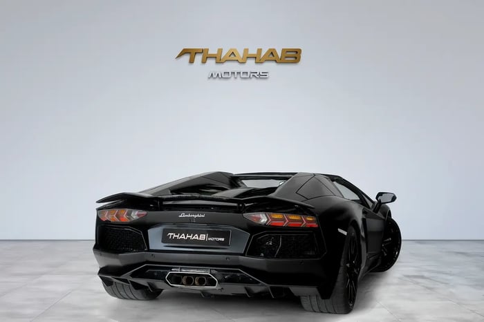 2015 Lamborghini Aventador LP 700-4 Roadster V12 Hard Top Covertible GCC Specs - photo 5 of 18