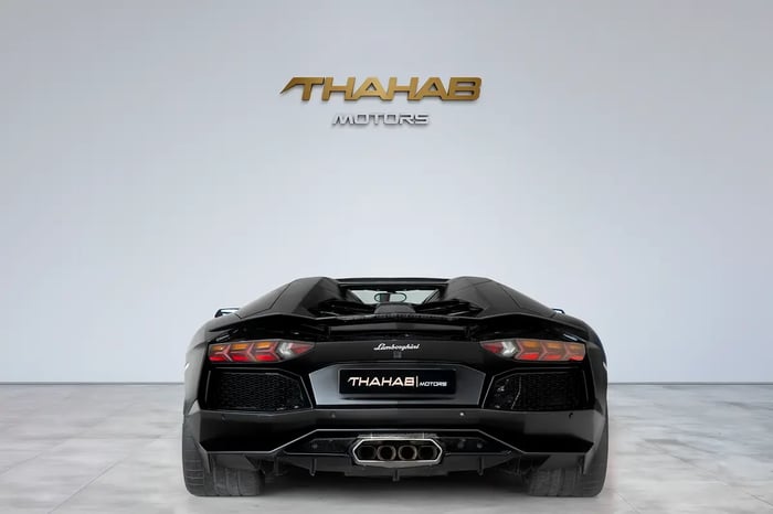 2015 Lamborghini Aventador LP 700-4 Roadster V12 Hard Top Covertible GCC Specs - photo 3 of 18