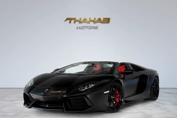 2015 Lamborghini Aventador LP 700-4 Roadster V12 Hard Top Covertible GCC Specs - photo 2 of 18