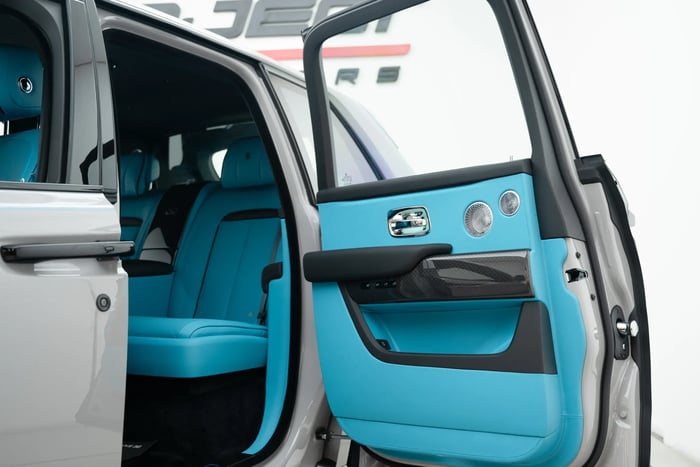 2025 Rolls Royce Cullinan Black Badge with Warranty and Service Contract - photo 5 of 9