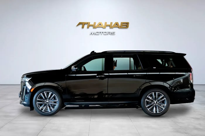 2021 Cadillac Escalade Sport Platinum GCC Full Option - photo 3 of 18