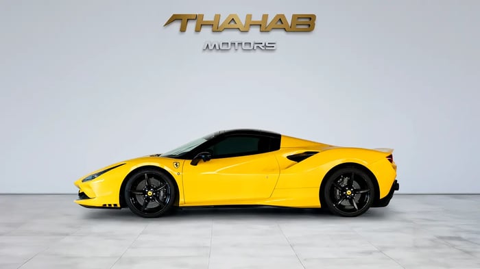 2023 Ferrari F8 Spider with 7 Years Service Contract Full Service History - photo 3 of 13