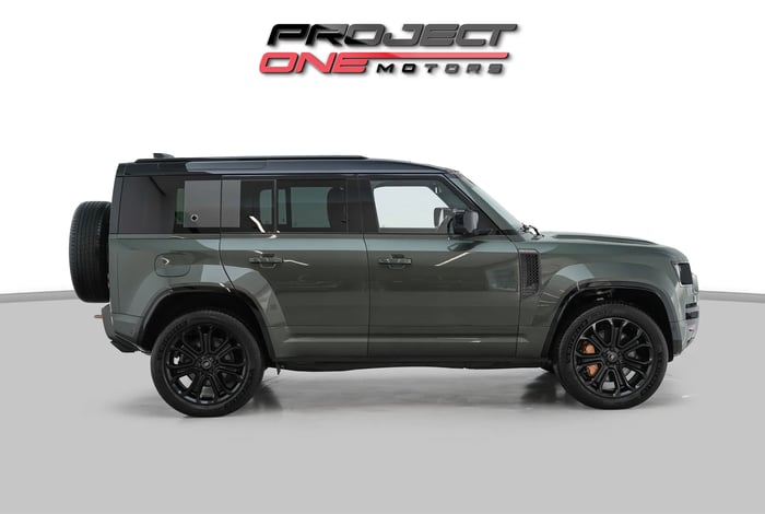 2025 Land Rover Defender 110 Octa Edition One P635 - photo 3 of 21