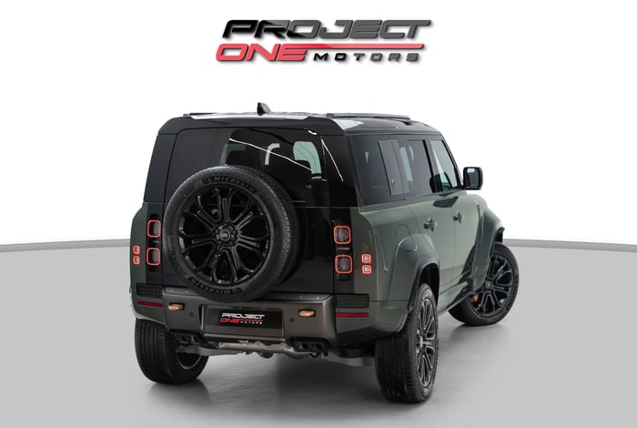2025 Land Rover Defender 110 Octa Edition One P635 - photo 4 of 21