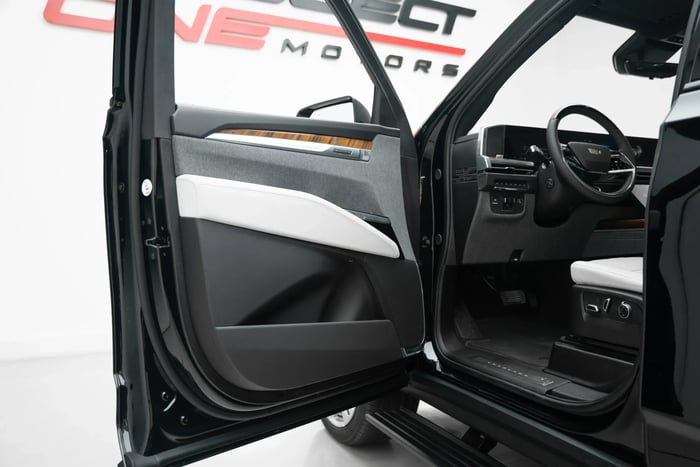 2025 Cadillac Escalade 600 Sport Platinum with Warranty and Service Contract - photo 5 of 12