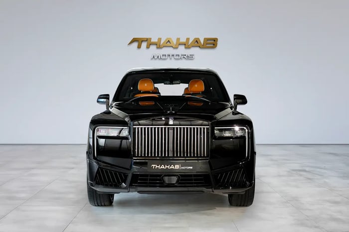 2025 Rolls-Royce Cullinan Black Badge Cloud Interior European Specs - photo 2 of 15