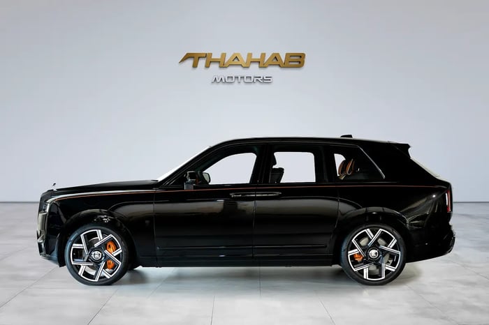 2025 Rolls-Royce Cullinan Black Badge Cloud Interior European Specs - photo 3 of 15