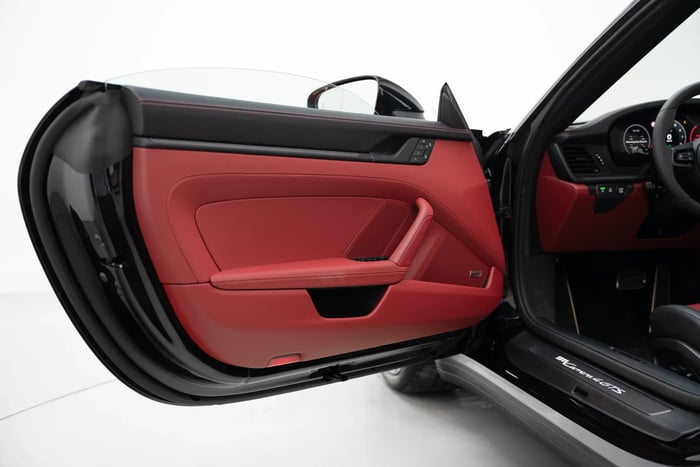 2025 Porsche 911 Carrera 4 GTS with Warranty - photo 5 of 9