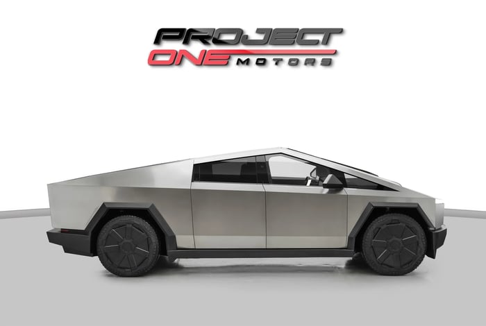 2024 Tesla Cybertruck - photo 3 of 19