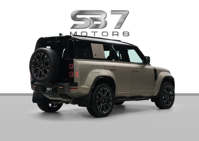 2025 Land Rover Defender 110 Octa Black P635 Fully Loaded - photo 4 of 14