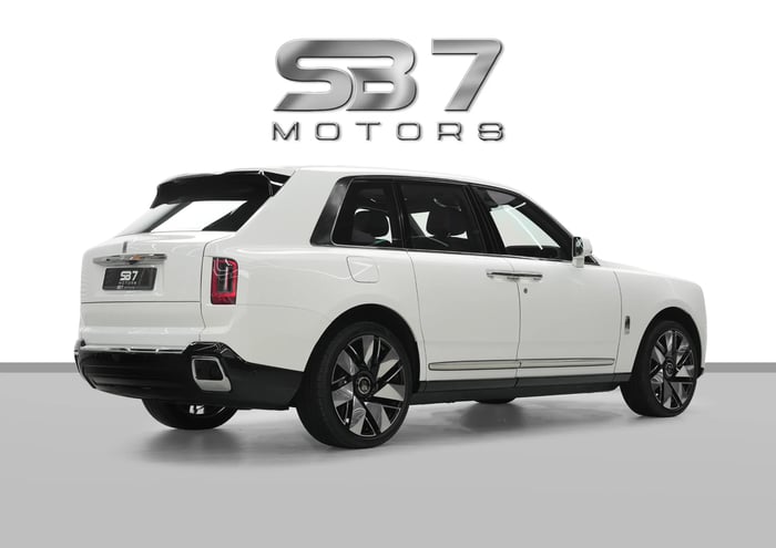 2026 Rolls-Royce Cullinan Silver Badge Fully Loaded - photo 4 of 17