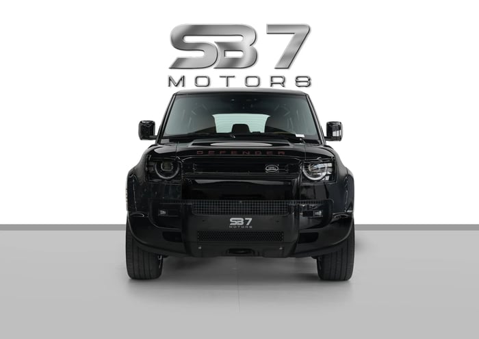 2026 Land Rover Defender 110 V8 Edition P525 - photo 2 of 14