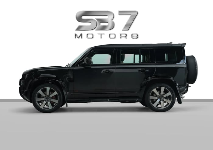 2026 Land Rover Defender 110 V8 Edition P525 - photo 3 of 14