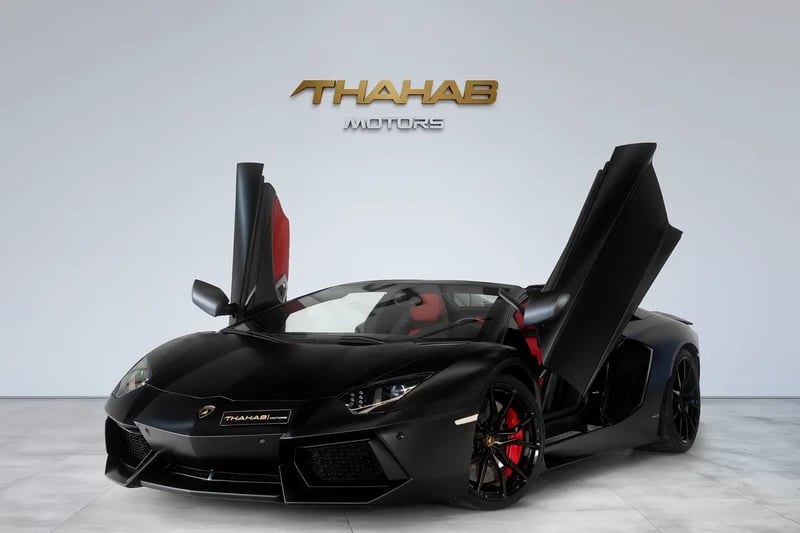 2015 Lamborghini Aventador LP 700-4 Roadster V12 Hard Top Covertible GCC Specs - photo 1 of 18