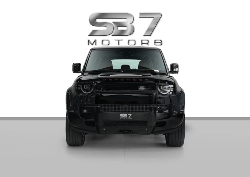 2026 Land Rover Defender 110 V8 Edition P525 - photo 2 of 14